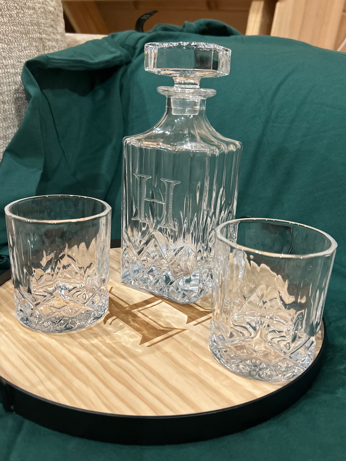 decanter set w/ 4 glasses and tray image 0