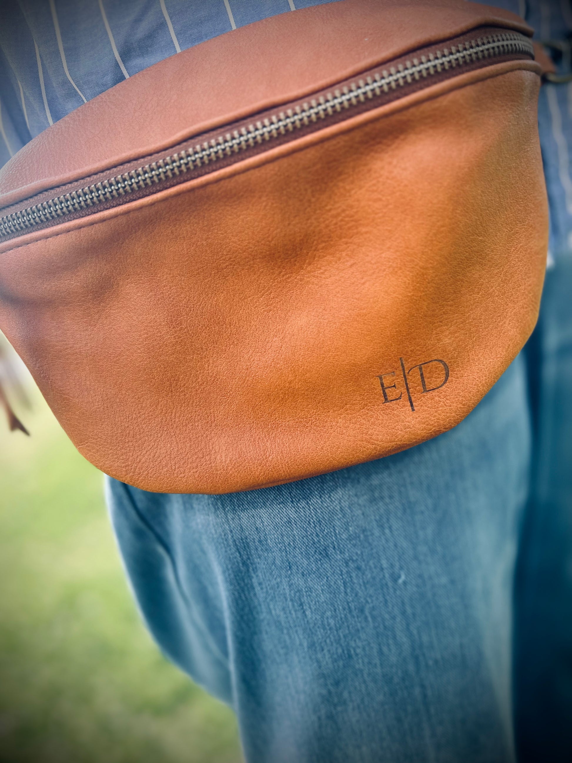 leather fanny pack image 0
